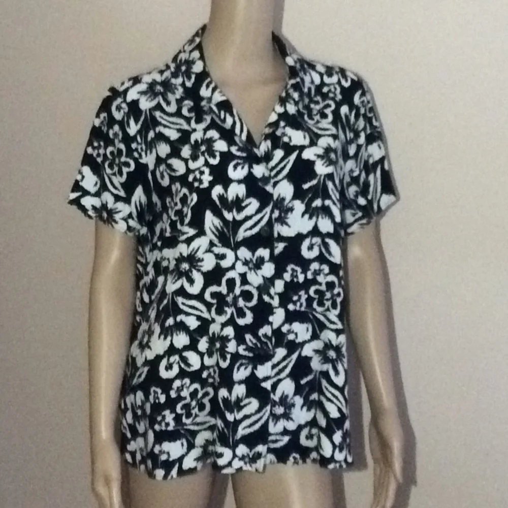 Hawaiian Floral Button Down Short Sleeve Top - Picture 2 of 5